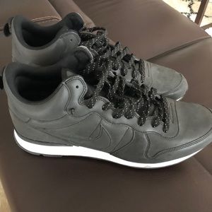 International mid Nike